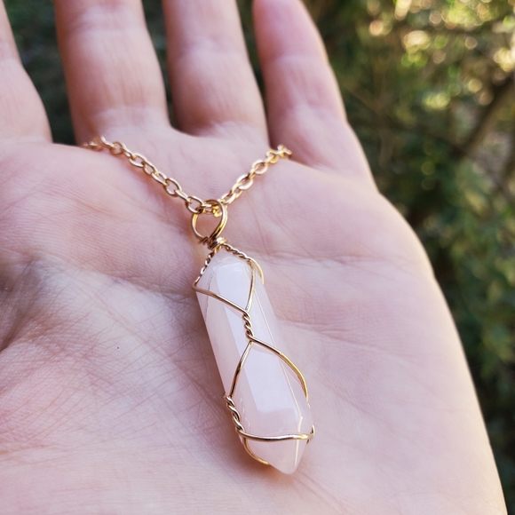 Jewelry - NWOT Pink Quartz Crystal Necklace